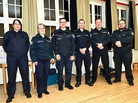 Kreisausschuss 20.03.2024 Werl, neu gewählte Mitglieder der Kreisleitung, vl: Yvonne Pedley stellv. Kreisrotkreuzleiterin, Melania Neumann, Kreisrotkreuzleiterin; Michael Swyter, Kreisverbandsarzt; Sven Wiese, Kreisverbandsarzt; Axel Klerx, stellv. Kreisrotkreuzleiter; Arne Tilly, Stellv. Kreisrotkreuzleiter. Nicht auf dem Bild: Dr. Grundmann, stellv. Kreisverbandsarzt.